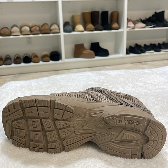 Balenciaga Men's Phantom Sneaker - Picture 10 of 13